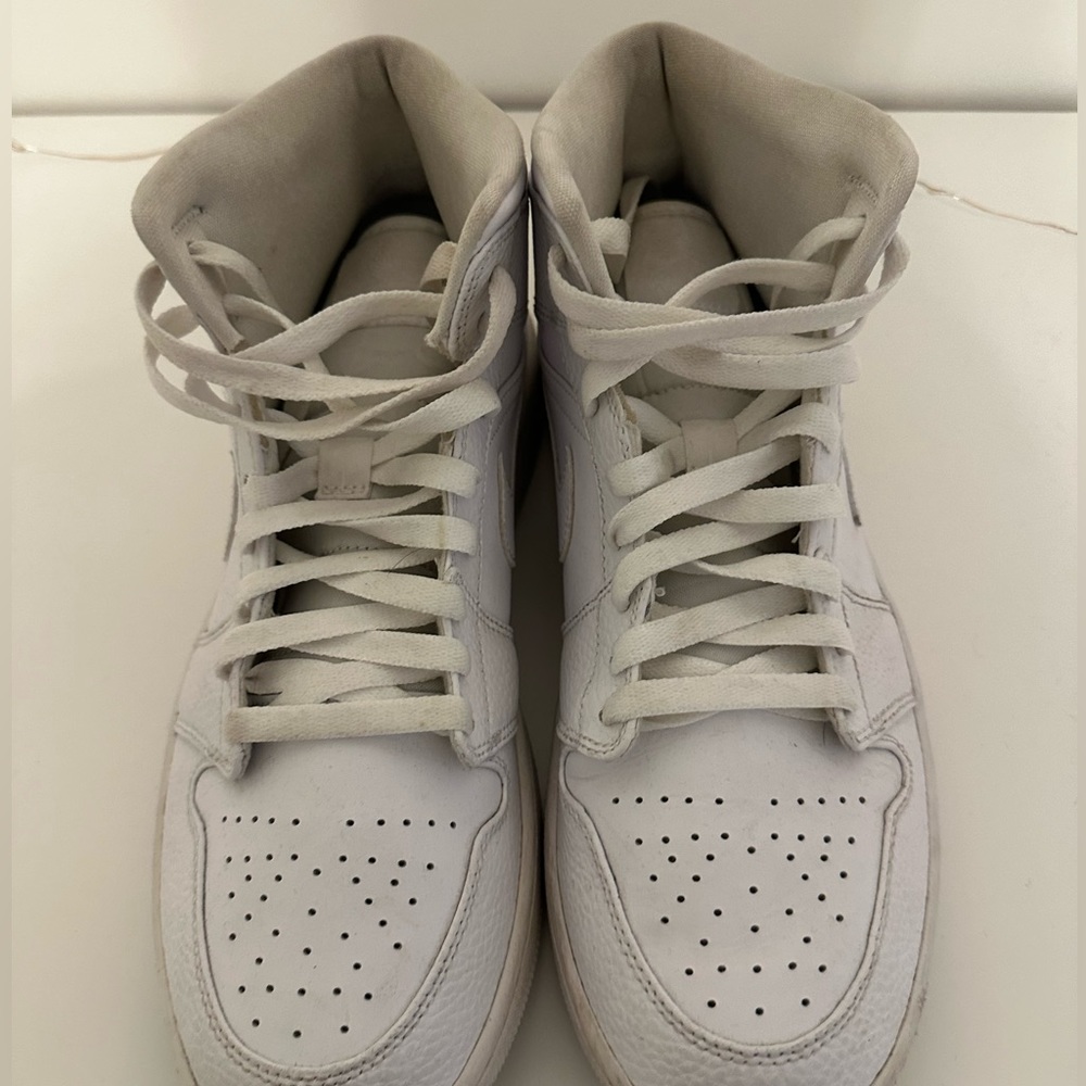 White Jordan 1